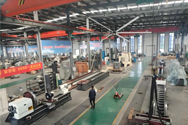 Cómo dimensionar un ventilador de techo industrial grande: guía completa y fórmula de cálculo