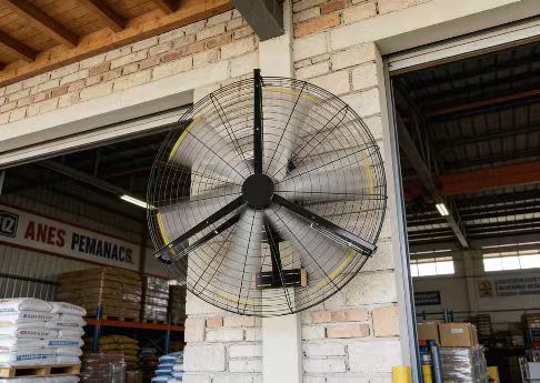¿Cómo el ventilador HVLS montado en la pared de CorTec FREYR resuelve los retos de instalación de ventilación en espacios industriales